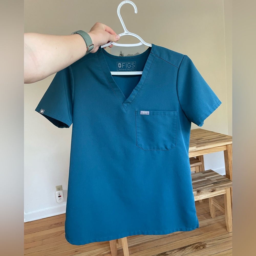 Figs Catrina 1 pocket scrub top, Caribbean blue, size S